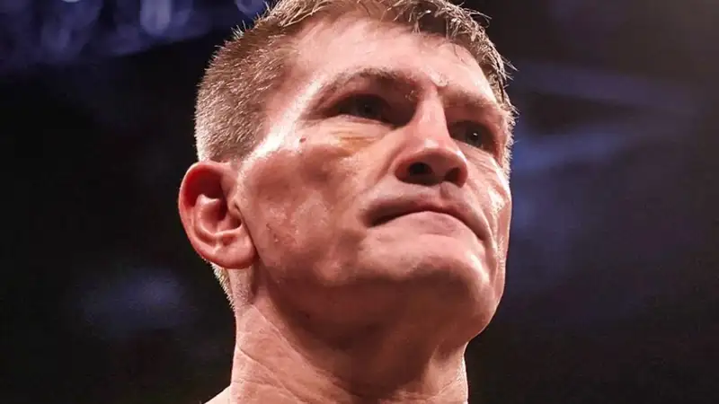 Легендарный британский боксёр возобновляет карьеру в 46 лет