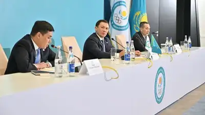 Головкин отказался подписывать перчатки 