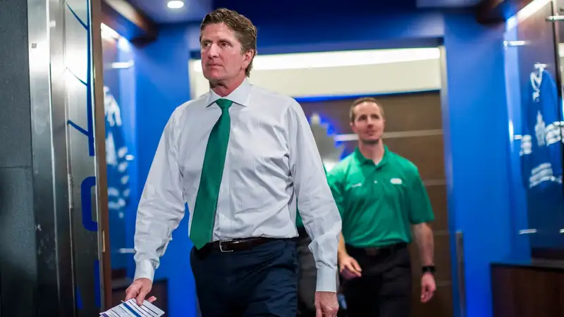 В России опровергли сенсационный приход легендарного тренера из НХЛ в клуб из Санкт-Петербурга