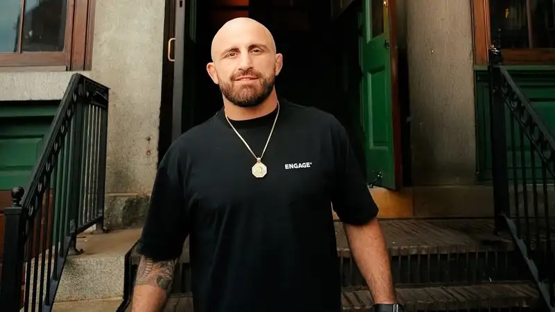 Алекс Волкановски