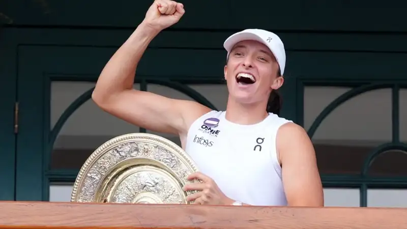 "Это было так далеко": Швёнтек прокомментировала долгожданную победу на "Уимблдоне"