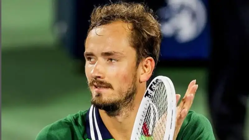 Медведев выиграл выставочный турнир