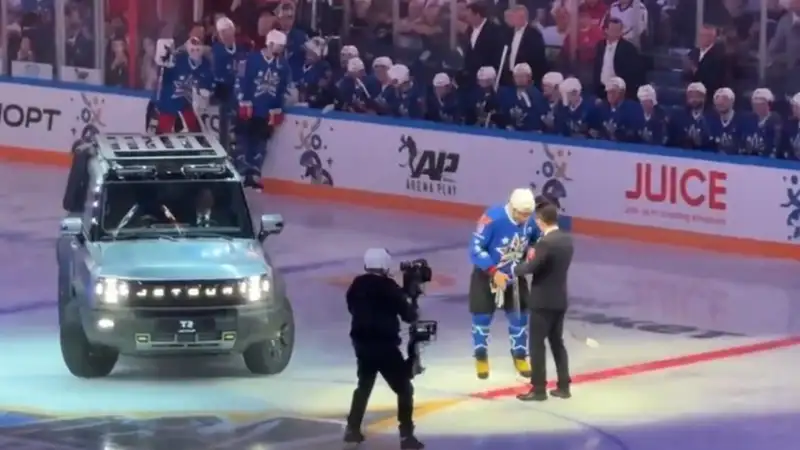 Овечкину подарили машину