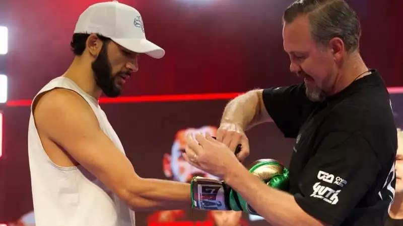 Тренер сбежавшего от Алимханулы боксёра в восторге от досрочной победы своего подопечного