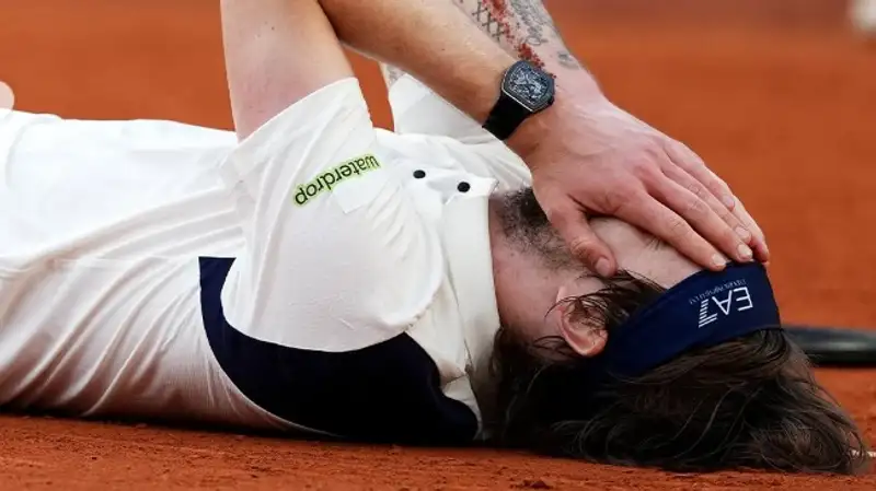 Бублик потерял три позиции