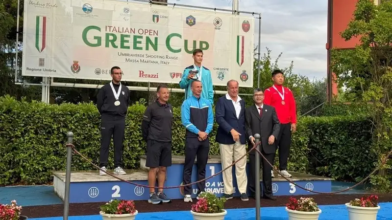 Казахстанский стрелок выиграл "золото" престижного международного турнира по стендовой стрельбе