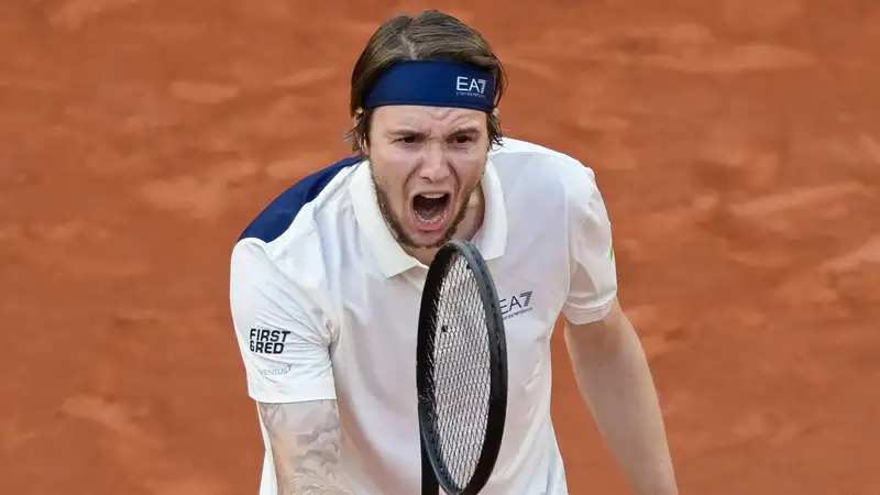 Александр Бублик продолжает радовать своей игрой