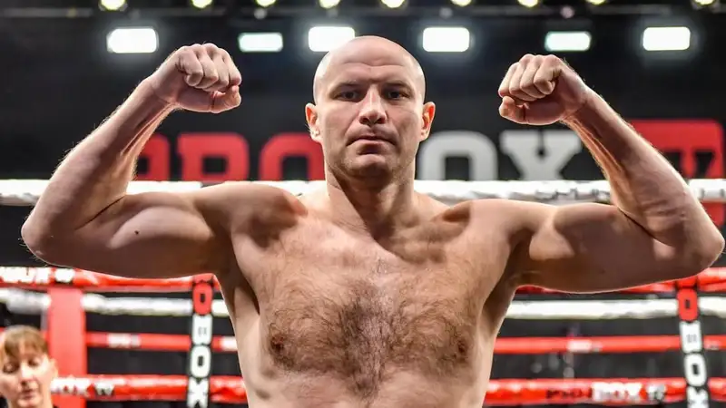 Быстрым нокаутом завершился бой Дычко в профессионалах