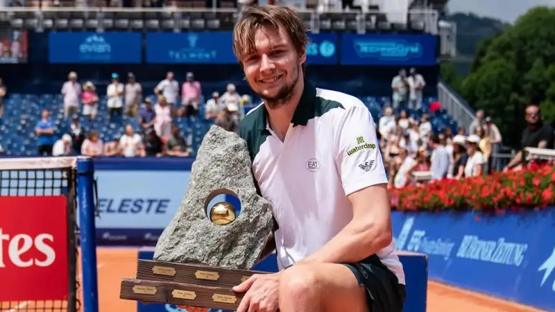 Александр Бублик посвятил победу на турнире в Гштааде своей маме