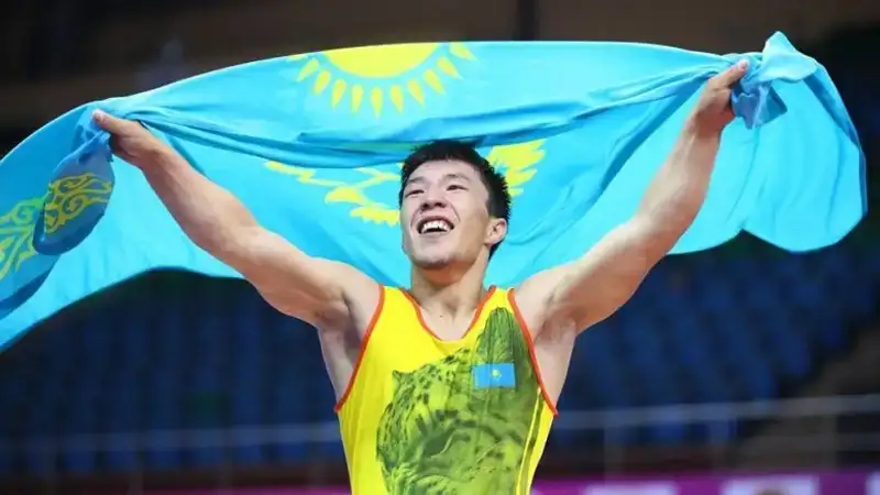 Чемпион Азии из Казахстана уступил россиянину в схватке за медаль топ-турнира в Венгрии по борьбе