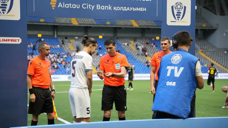 Судьи на матчи 17 тура