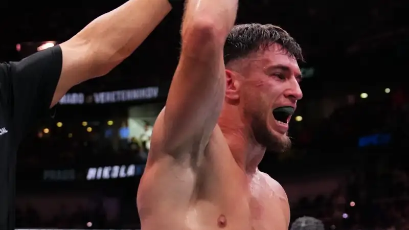 Казахстанский боец одержал первую победу в UFC