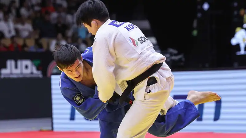 Ситуация напоминает ту, когда человек сам себе выстрелил в ногу