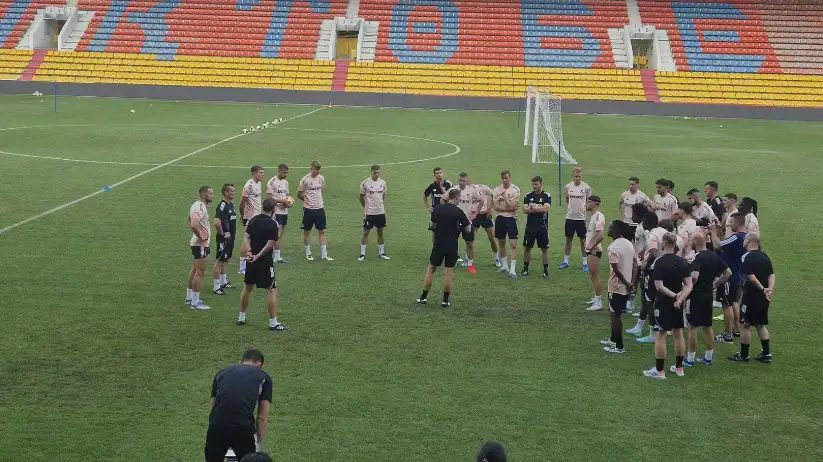 "Спарта" "Спарта" недовольна газоном в Актобе
