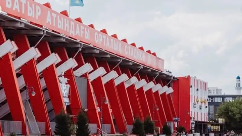 Фанатов "Спарты" задержали в аэропорту Актобе