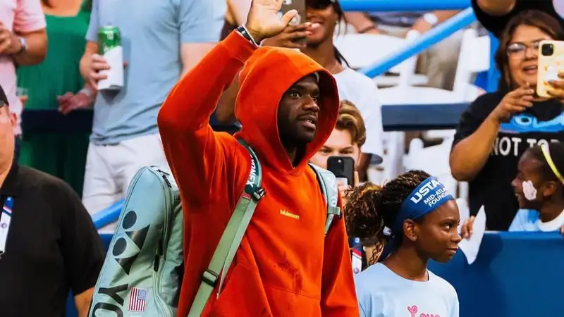 Фрэнсис Тиафо