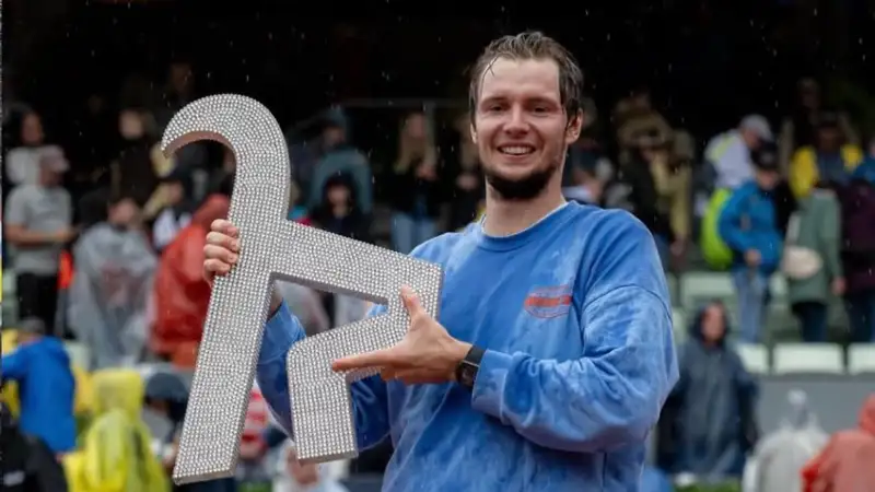 Бублик посвятил супруге победу на турнире ATP 250 в Кицбюэле