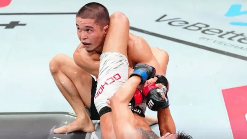 Асу Алмабаев одержал победу на турнире UFC в Абу-Даби