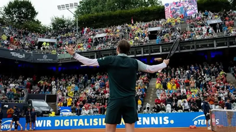 "Не могу поверить, что сделал это": Бублик высказался о победе на турнире в Кицбюэле