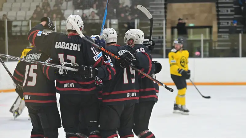 Казахстанский клуб продлил контракты с 11 игроками