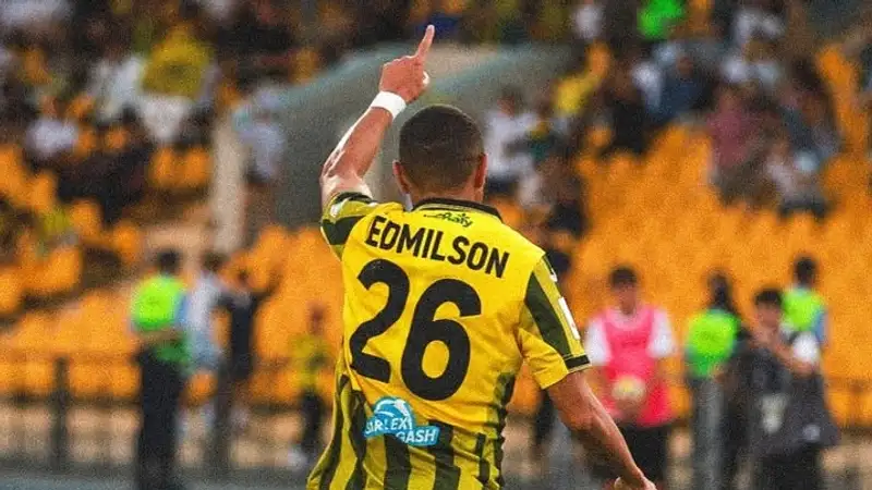 Перед вами главный герой матча