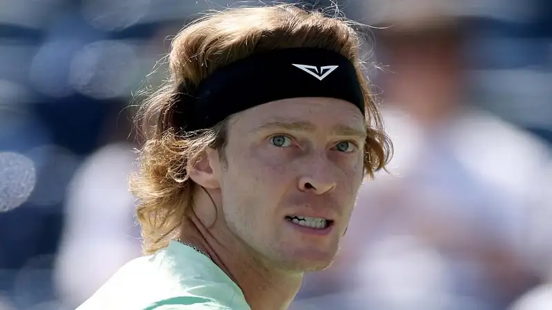 Лучший теннисист России вышел в четвертьфинал "Мастерса" в Торонто