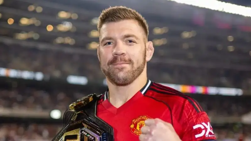 Дю Плесси назвал лучшего бойца, с которым ему приходилось драться