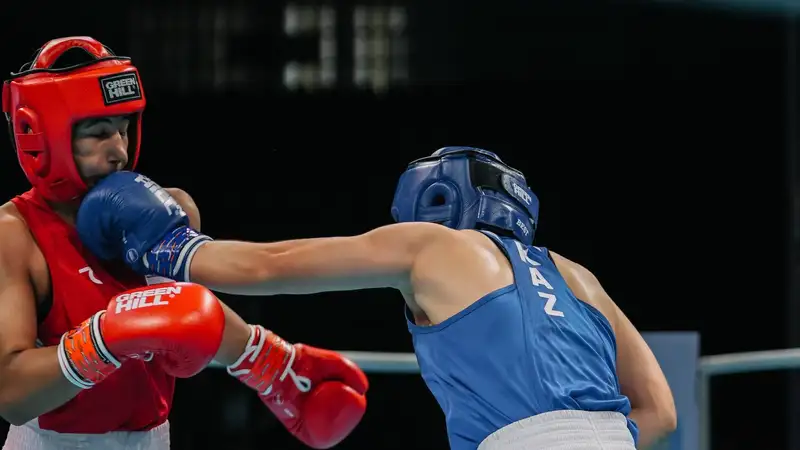 Тотальный разгром с нокдауном случился в полуфинале чемпионата Азии по боксу между Казахстаном и Узбекистаном