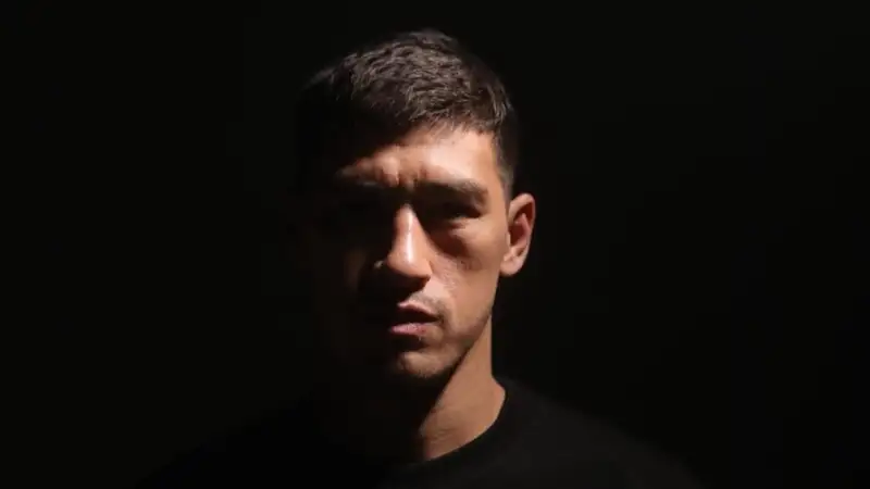 Дмитрий Бивол запросил отсрочку боя из-за травмы спины