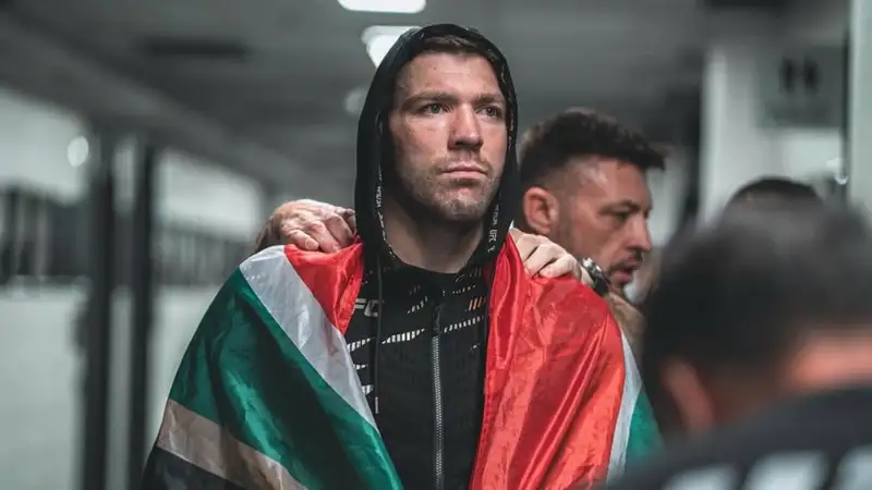 Дю Плесси отреагировал на статус аутсайдера в бою с Чимаевым