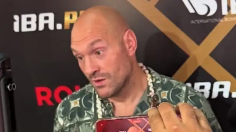 Тайсон Фьюри назвал боксёра, который остановит Александра Усика