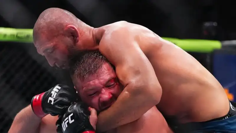 Назван боец, который смог бы составить конкуренцию Чимаеву в среднем весе