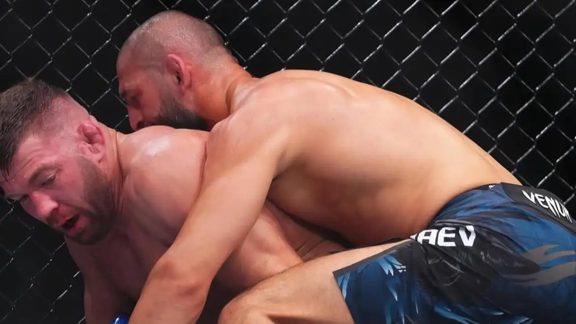 Комментатор UFC удивился слабой подготовке дю Плесси к бою с Чимаевым Комментатор UFC удивился слабой подготовке дю Плесси к бою с Чимаевым