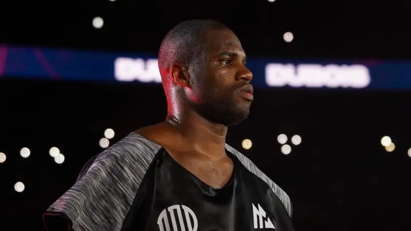 Дюбуа после поражения от Усика сменил тренера