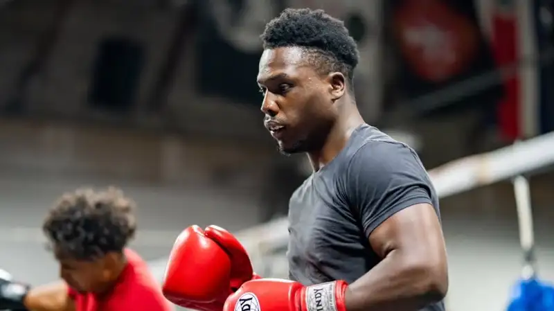 Сын известного бойца избил рестлера в прямом эфире