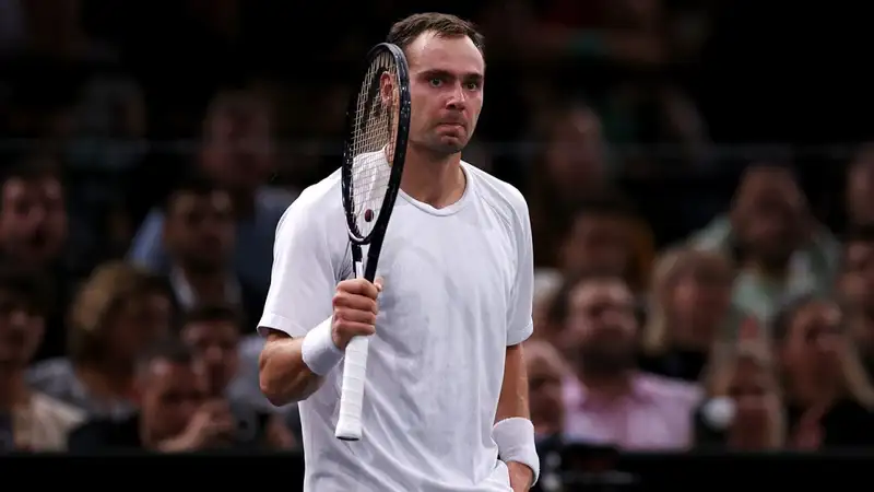 Сафиуллин победил Монфиса