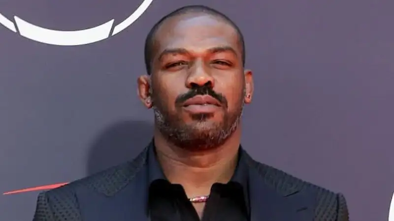 С Джона Джонса сняли обвинения по скандальному делу