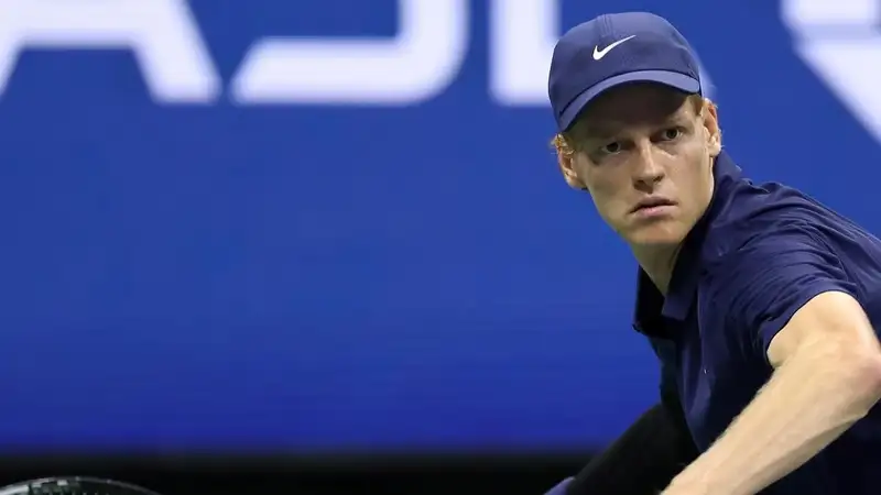 Появился видеообзор разгромного поражения Бублика от Синнера на US Open-2025