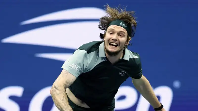 Финалист "Уимблдона"-2022 назвал лучшего теннисиста Казахстана своей копией в теннисе