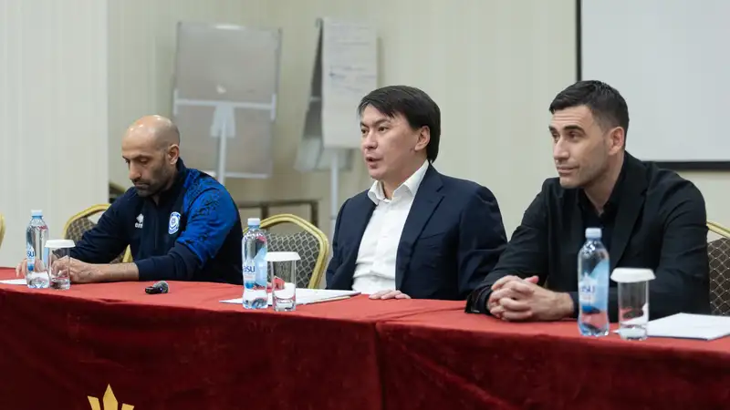 Состоялась встреча президента КФФ и игроков сборной Казахстана в преддверии матча против Бельгии