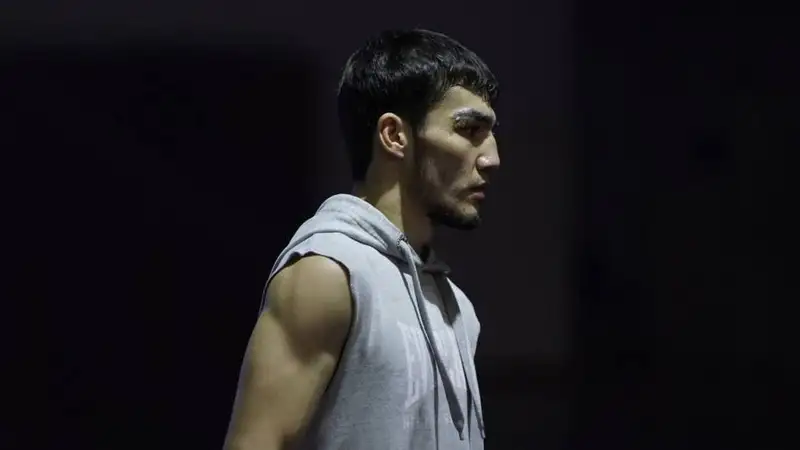 Казахстанский боксёр успешно дебютировал на чемпионате мира-2025