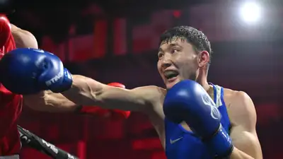 Работавший курьером казахстанский боксёр успешно стартовал на чемпионате мира-2025