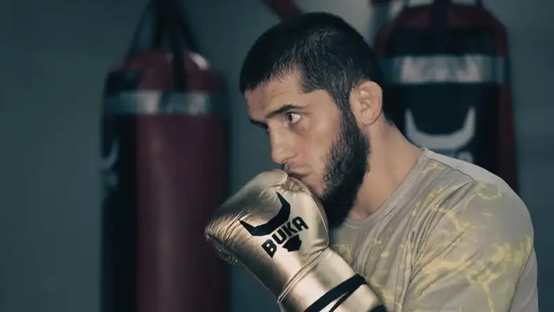 "Это не секрет": Махачев считает, что Топурия избегает Царукяна