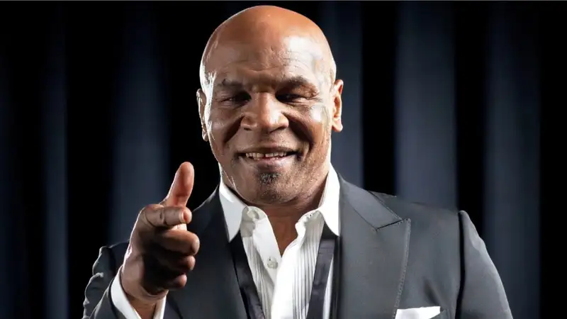 Майк Тайсон дал прогноз на бой Альварес - Кроуфорд