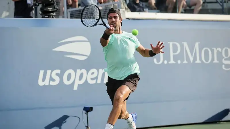 Карен Хачанов