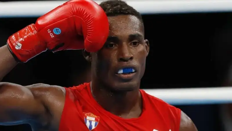 ЧМ-2025 по боксу: сменивший дивизион титулованный кубинец уверенно прошёл в 1/4 финала