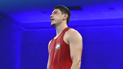 Проигравший нокаутом казахстанцу узбекский боксёр успешно стартовал на чемпионате мира-2025
