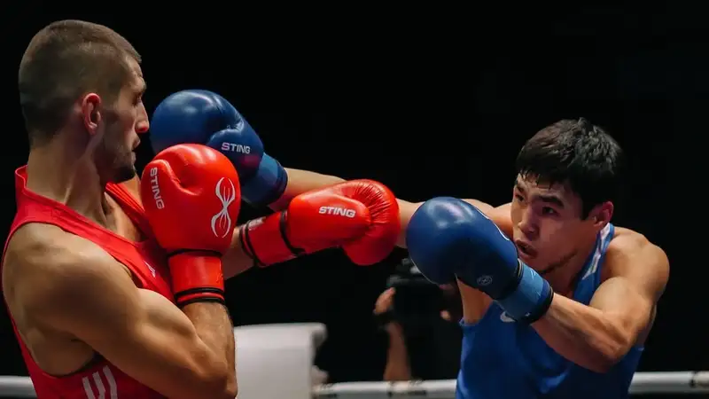 Появилось видео поражения Аккалыкова от украинца на ЧМ-2025 по боксу
