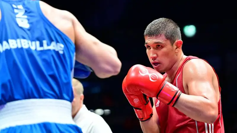 Бой Казахстан - Узбекистан за медаль чемпионата мира по боксу закончился страшным разгромом