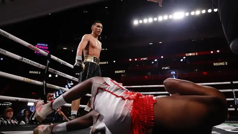 Казахстанский боксёр из зала Канело похвалил "Кайрат" за их успех в Лиге чемпионов